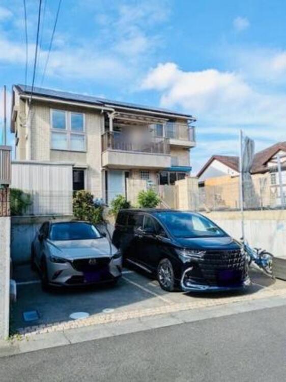 駐車場 敷地内に駐車2台可能！ご夫婦でそれぞれのお車を停められます（車種によります）