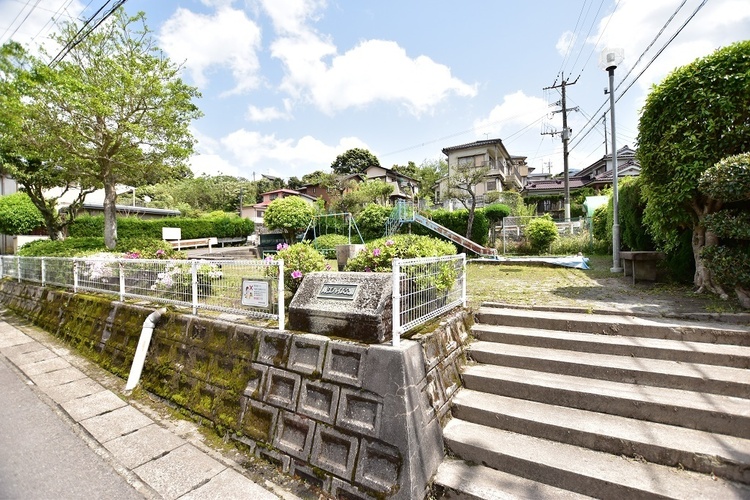 周辺 錦江ハイム公園【錦江ハイム公園】鹿児島市吉野町8640付近にある公園です。遊具あり 徒歩 約8分（約570m）