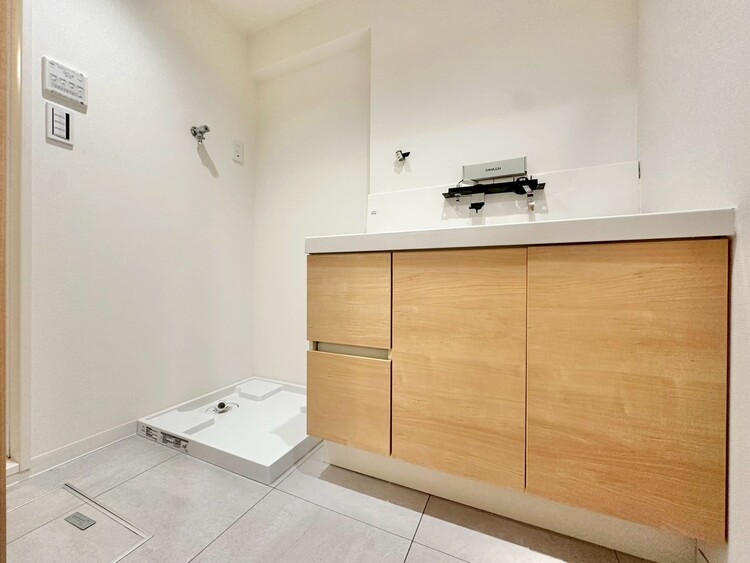 洗面 何かと物が増える場所だからこそ、スッキリと見映えの良い空間に。