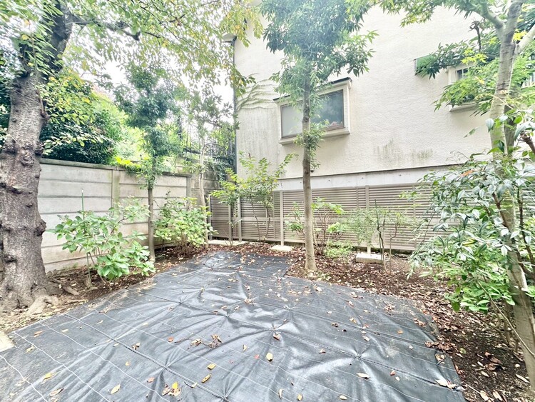 バルコニー 窓を開けると広がる青空。心をリフレッシュして日々を過ごしていきましょう。