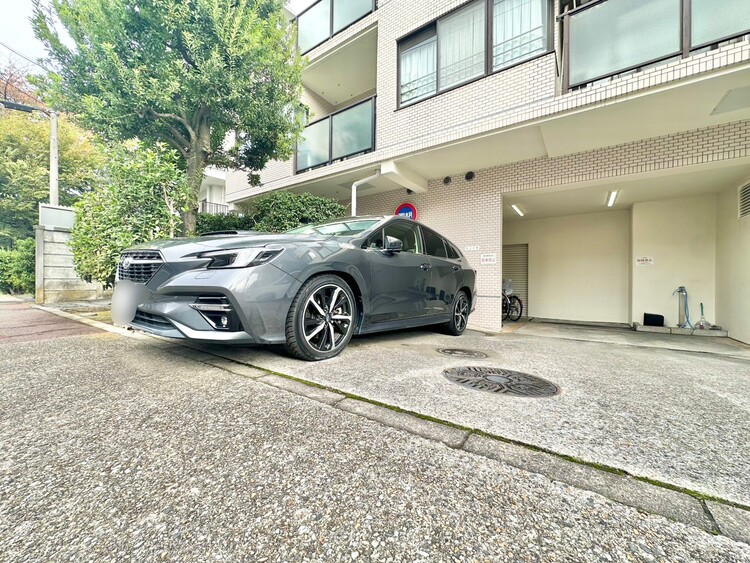 駐車場 本物件の駐車スペースです。車種制限のある場合もございますので、お気軽にお問い合わせくださいませ。