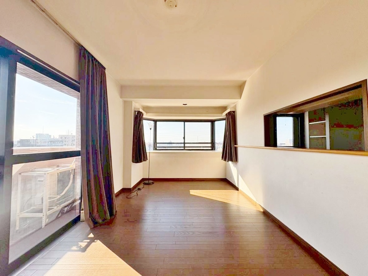 居間 居心地の良い空気感は、暮らしのステージを彩り、心からのやすらぎと満足感を与えてくれます。