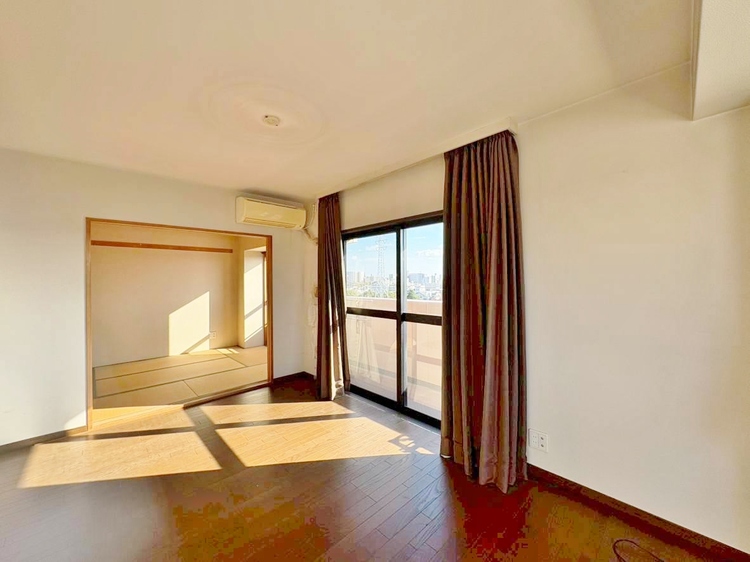 居間 快適に過ごす毎日を求めて、暮らしの中でご自身の「マイホーム」に創り上げてください。