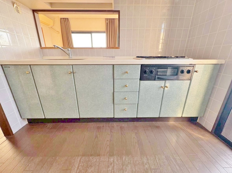 キッチン スマートな意匠と充実の機能を備えたキッチンが、暮らしにおいしい彩りを添えます。