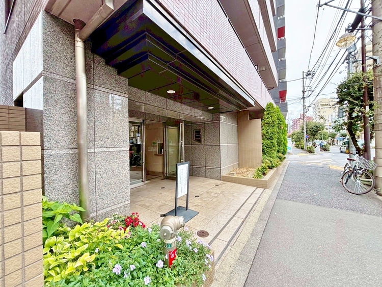 エントランス 外と内をつなぐエントランスは、まさに顔となる場所。