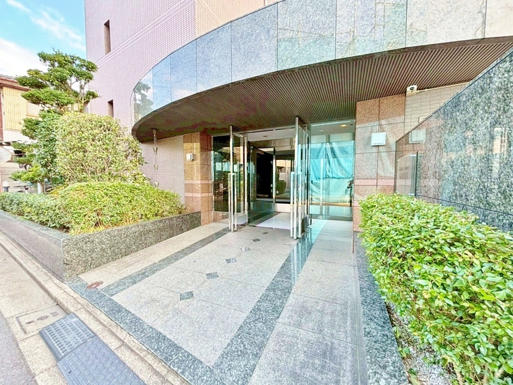 エントランス 外と内をつなぐエントランスは、まさに顔となる場所。