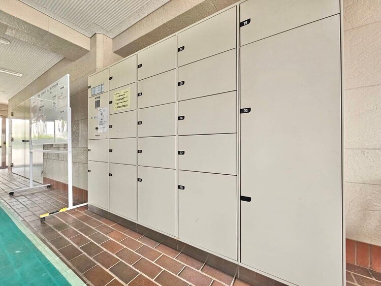 設備 外出中に活躍してくれる宅配ボックスが設置されています。家で宅配物を待たなくて済みますね。