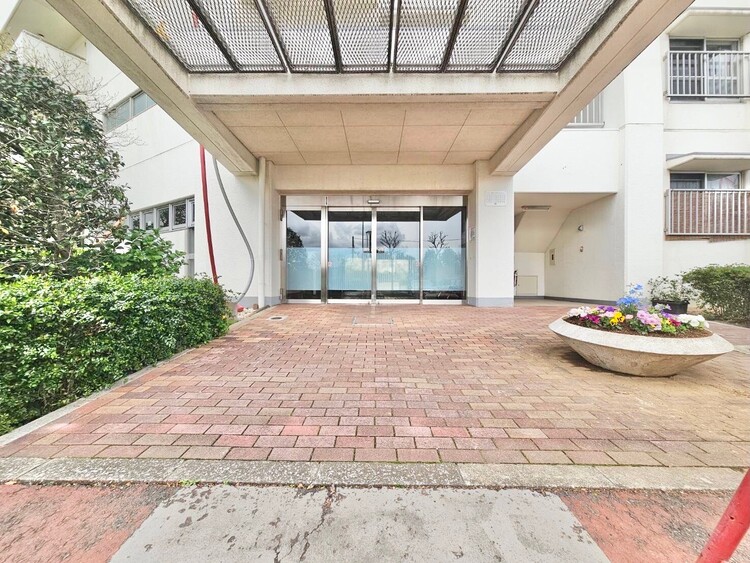 エントランス 外と内をつなぐエントランスは、まさに顔となる場所。