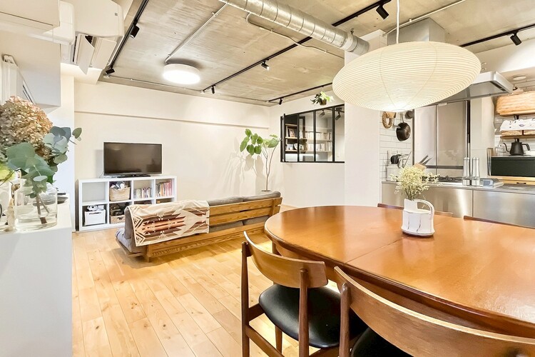 居間 快適に過ごす毎日を求めて、暮らしの中でご自身の「マイホーム」に創り上げてください。