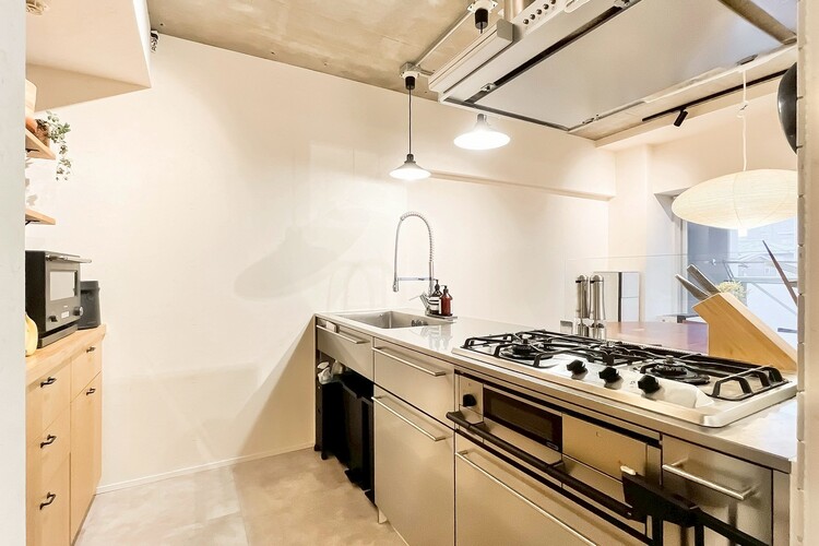 キッチン スマートな意匠と充実の機能を備えたキッチンが、暮らしにおいしい彩りを添えます。