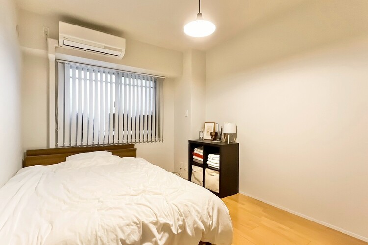 寝室 ベッドも十分に設置するスペースがあります。