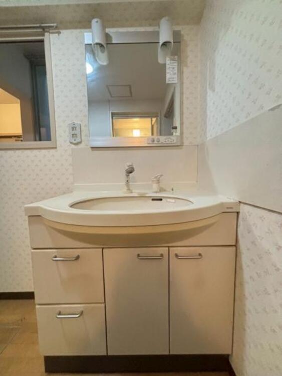 洗面 洗面下部には収納もあり便利です