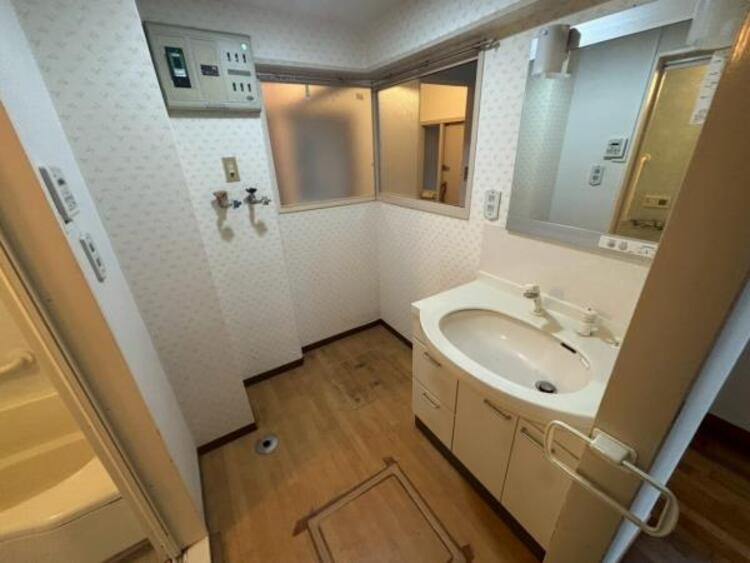 洗面 ゆとりの洗面スペースで朝の身支度もスムーズに行えます