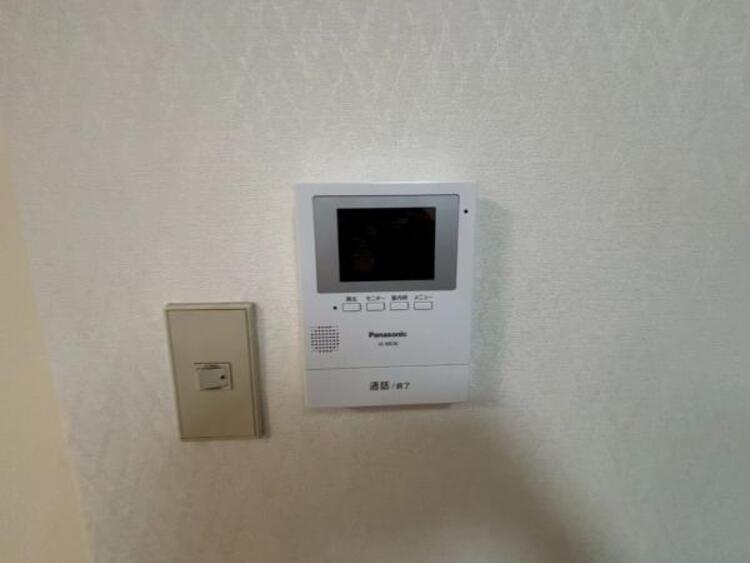 設備 モニター付きインターホンで玄関を確認しなくても誰が来たのかすぐわかります