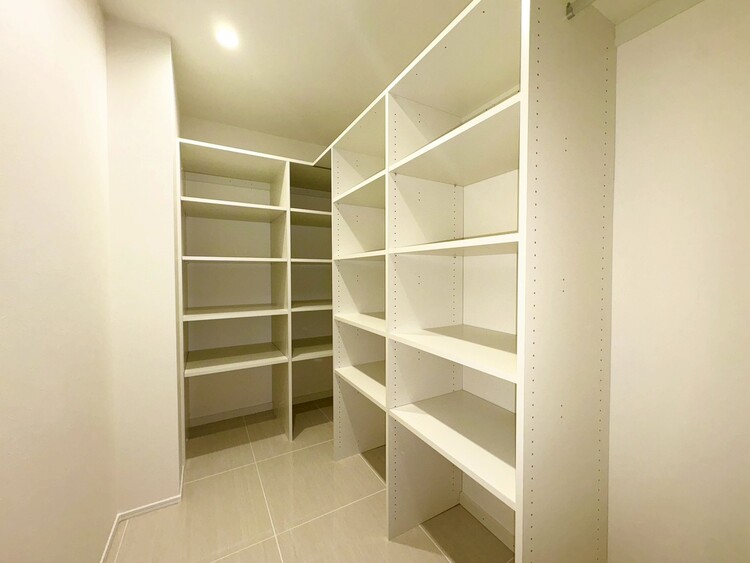 その他 収納スペースが付いていて、お部屋を広く使っていただけます。