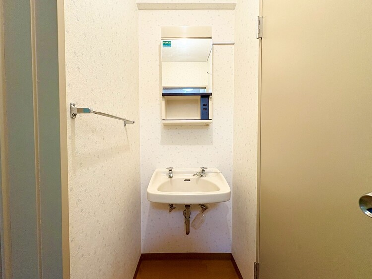 その他 清潔感を感じられる洗面化粧台。