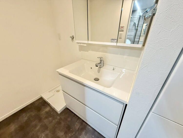 その他 清潔感を感じられる洗面化粧台。