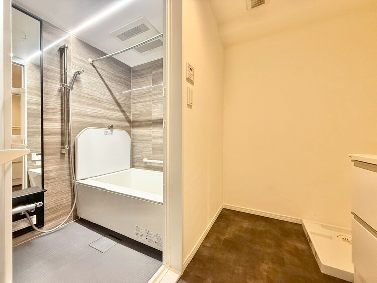 その他 十分な広さの脱衣所。