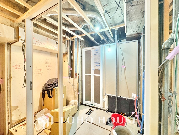 内装 【改装中】ここにはみんなが集い、食事と楽しい会話が始まる。話に夢中になりすぎて、ついつい時を忘れ夜半過ぎになってしまう。