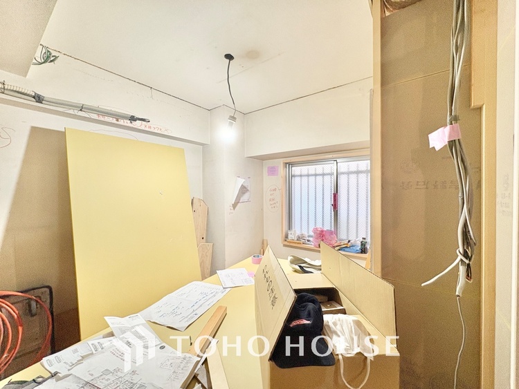 内装 【改装中】ここにはみんなが集い、食事と楽しい会話が始まる。話に夢中になりすぎて、ついつい時を忘れ夜半過ぎになってしまう。そんな束の間の幸せを感じさせてくれる場所でありたい。