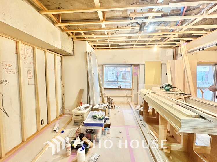 内装 【改装中】高級感漂う設えとゆとりある広さで安心をもたらす特別な場所。暮らしの中心にふさわしい空間です。