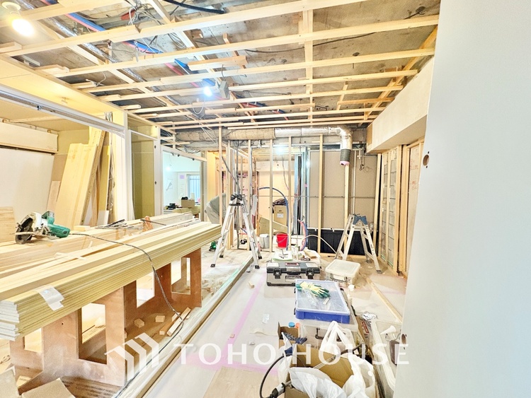 キッチン 【改装中】時を超えて愛されるデザインが、日常を特別なひとときへと昇華させます。この場所から、心満たされる豊かな食卓が始まります。