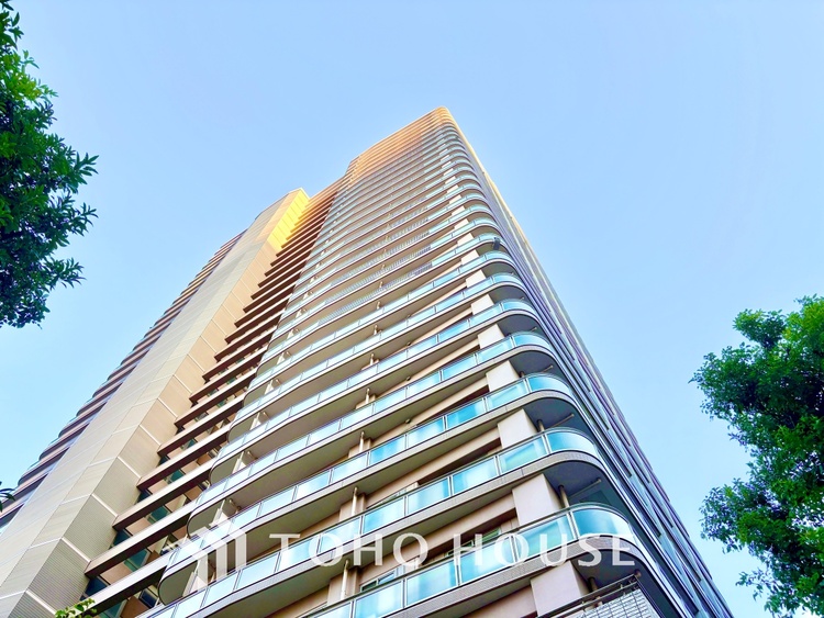 外観 ほんの少しのこだわり。ちょっとした色使いがその家がもつ雰囲気、趣（おもむき）を携え、暮らす家族や訪ねてくる友人・知人に新鮮な香りを運んできます。