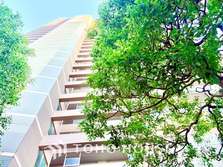 外観 ほんの少しのこだわり。ちょっとした色使いがその家がもつ雰囲気、趣（おもむき）を携え、暮らす家族や訪ねてくる友人・知人に新鮮な香りを運んできます。