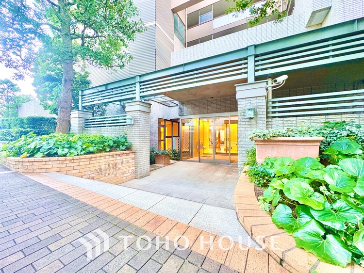 外観 ほんの少しのこだわり。ちょっとした色使いがその家がもつ雰囲気、趣（おもむき）を携え、暮らす家族や訪ねてくる友人・知人に新鮮な香りを運んできます。