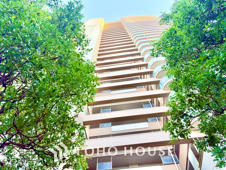 外観 ほんの少しのこだわり。ちょっとした色使いがその家がもつ雰囲気、趣（おもむき）を携え、暮らす家族や訪ねてくる友人・知人に新鮮な香りを運んできます。