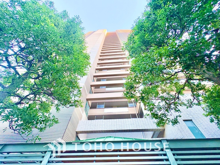 外観 ほんの少しのこだわり。ちょっとした色使いがその家がもつ雰囲気、趣（おもむき）を携え、暮らす家族や訪ねてくる友人・知人に新鮮な香りを運んできます。