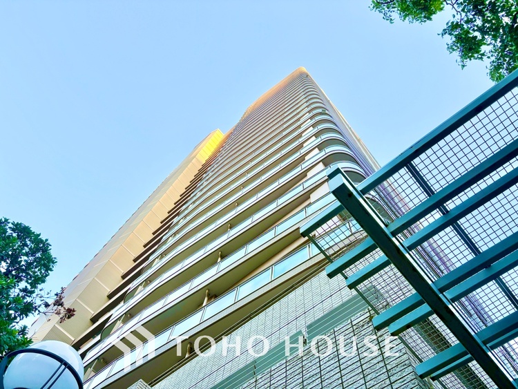 外観 ほんの少しのこだわり。ちょっとした色使いがその家がもつ雰囲気、趣（おもむき）を携え、暮らす家族や訪ねてくる友人・知人に新鮮な香りを運んできます。