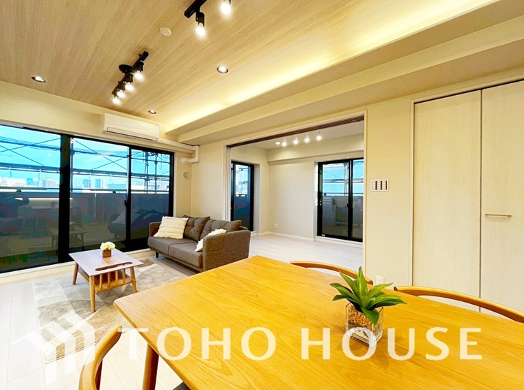 内装 【living】居心地のいい暮らしには欠かせない眩い採光。