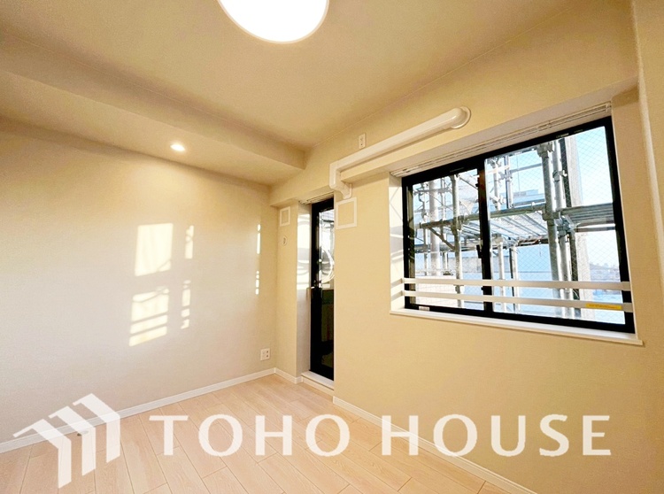 内装 使いやすく、明るい洋室に仕上がります。子供部屋や趣味のお部屋にご利用できます。