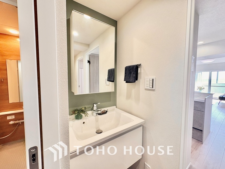 洗面 清潔感あふれる洗面化粧台で、毎日の身支度を快適にサポートします。