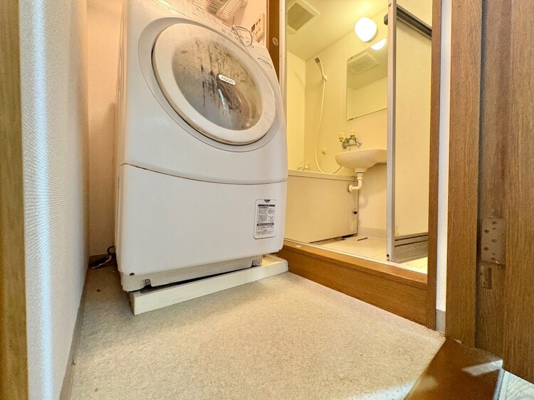 その他 十分な広さの脱衣所。