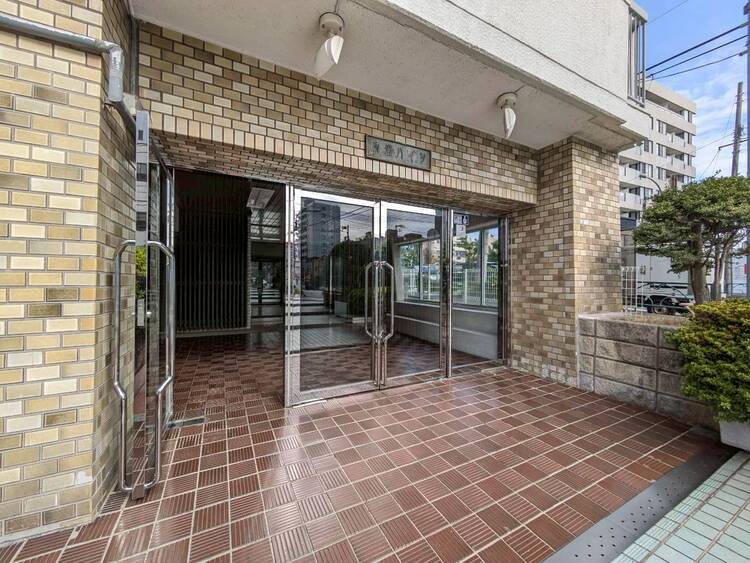 その他 上質感漂う玄関アプローチです。