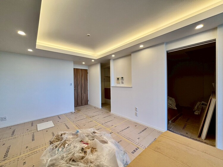 居間 落ち着いた雰囲気に包まれて、伸びやかな空間。