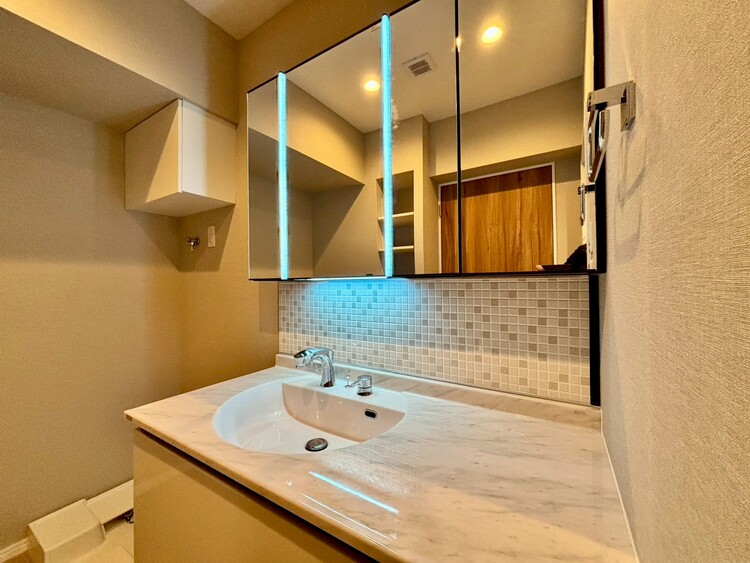 洗面 清潔感を感じられる洗面化粧台。