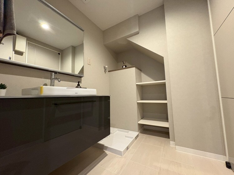 その他 清潔感を感じられる洗面化粧台。