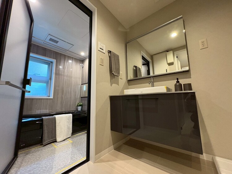 その他 十分な広さの脱衣所。