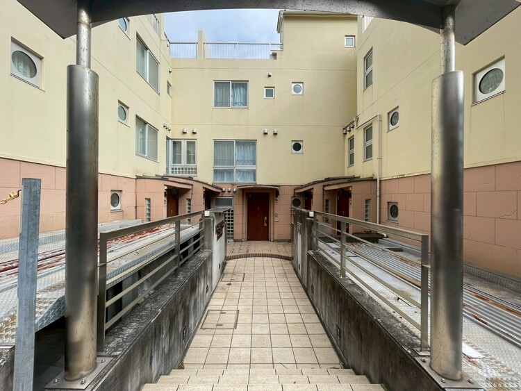 その他 上質感漂う玄関アプローチです。