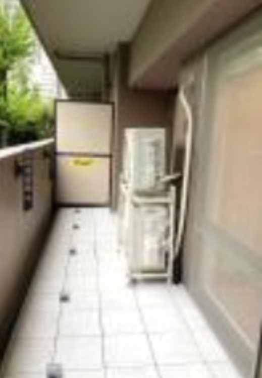 バルコニー 朝の澄んだ空気や、夕方に吹く清々しい風を感じられるバルコニー。