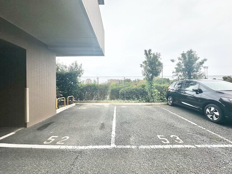 駐車場 駐車スペースが嬉しいですね。※空き状況は都度ご確認下さい。