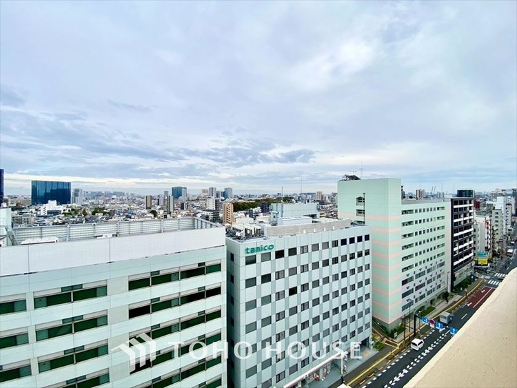 その他 【BALCONY】◆BLUE SKY◆自然の心地よさに包まれる。大開口の外に広がるのは爽やかな青空。