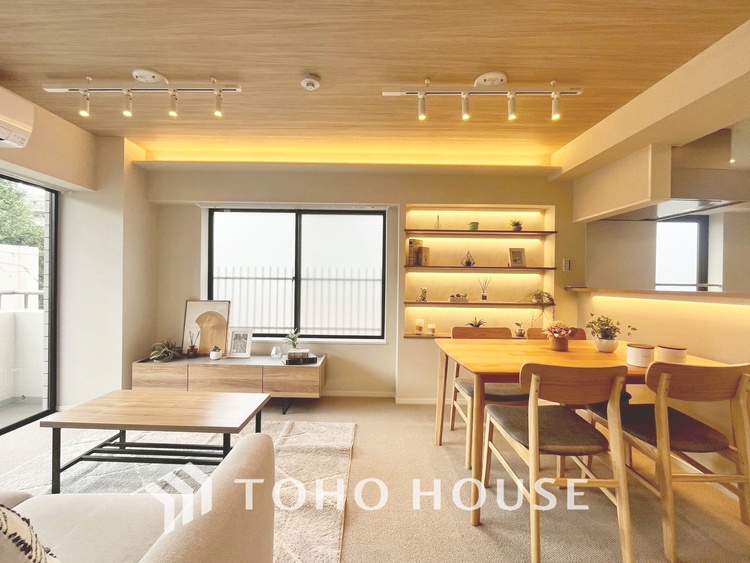 内装 【LIVING】◆眩い◆光が燦々と入り、家族の笑顔を照らす。「いつまでも続いて」と願う夢のような毎日がここにある。