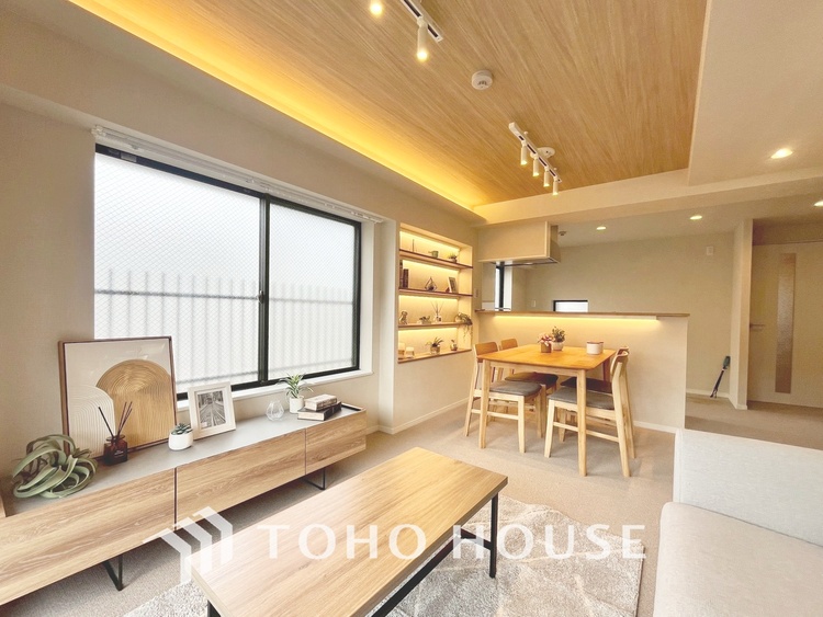 内装 【LIVING】◆陽光◆が差し込む。この開放的なLDKに家族の笑顔が集う。家族が一緒に過ごす空間は明るく、そして居心地よく。