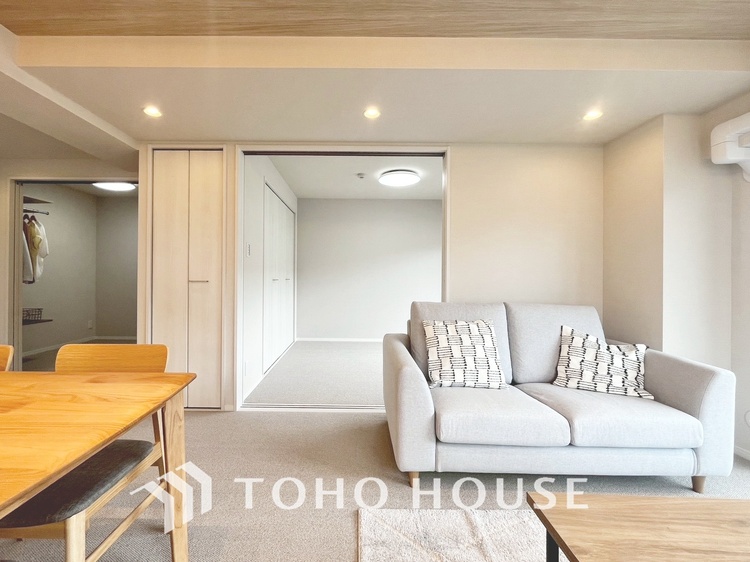 内装 【LIVING】◆扉を◆開くとこの景色。家族の”おかえり”の声が聞こえてきそう。