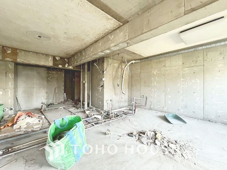 内装 現在改装中◆Sunshine◆光が燦々と入り、いるだけで気持ちいい。「開放的でゆとりあるお部屋です。」