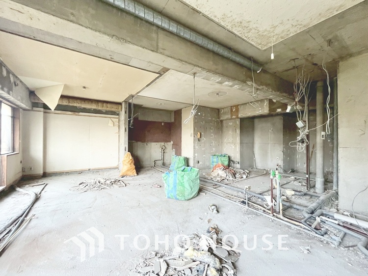 内装 現在改装中◆simple is best◆無駄のない綺麗なつくりのリビングルームであなただけの暮らしを。